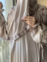 شرشف صلاة رسم باتيك لف بيج و الطرحة مثبتة .