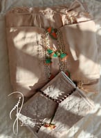 شرشف صلاة لف بصلي على بني باستيل مزين بورد الاويا