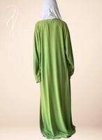 شرشف صلاة سحاب اخضر مزين بالكروشي كرز احمر يدوي .