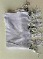 طرحة بيضاء وذهبي مزبن بكروشيه ورد تركي فاخر