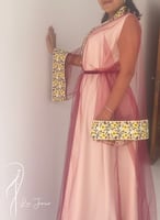 كيمونو مطرز من التل الأحمر متوفر طقم