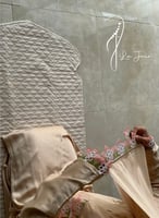 شرشف صلاة بيج ستان اويا لف و الطرحة مثبتة.