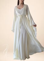 قميص نوم وروب اوف وايت حرير ستان