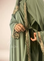 شرشف صلاة لف سكري وزيتي من الجنب يجهز خلال اسبوعين