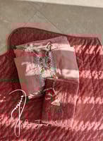 شرشف صلاة بنى على وردي مزين بالكروشيه و الورد الاو...