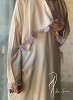 شرشف صلاة لف بيج مزين بالكروشي اليدوي و الطرحة مثب...