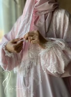 شرشف صلاة دانتيل وردي سحاب و الطرحة مثبتة