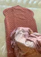 224010 شرشف صلاة رسم باتيك لف بصلي وردي و الطرحة م...