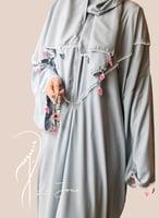 شرشف صلاة سستة ازرق على اخضر باستال مزين بالكروشيه...