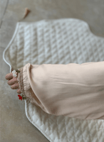 شرشف صلاة سستة بيج مزين بالكروشيه و الورد الاويا