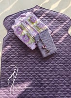 شرشف صلاة لف بنفسجى مزين بأويا ابيض و أخضرة من لاج...