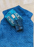 شرشف صلاة لف أزرق فيروزي مزين اويا يدوي اخضر و ابي...