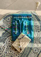 شرشف صلاة لف ازرق بالكروشيه و الورد الاويا فاخر