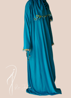 شرشف صلاة لف أزرق مزين بأويا يدوي اخضر و ازرق من ل...