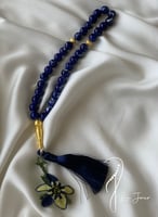 سبحة 33 كحلي مزينة بوردة أويا كروشيه