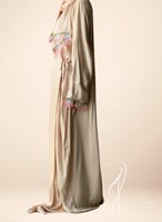 شرشف صلاة بيج ستان اويا لف و الطرحة مثبتة.