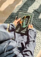 شرشف صلاة لف زيتي على رمادي بالكروشيه و ورد اويا خ...