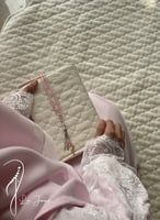 شرشف مرد لف وردي فاتح دانتيل ابيض