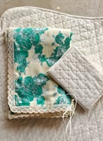 شرشف صلاة مربع مثل الملاية اللف منقوش