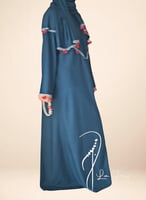 شرشف صلاة سستة ازرق غامق مزين بالكروشيه احمر من لا...