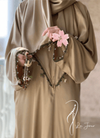 شرشف صلاة سستة زيتي على بيج بالكروشيه و الورد الاو...