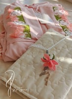 شرشف صلاة لف وردي فاتح مزين بالاويا الفخم من لاجور