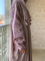 شرشف صلاة لف بيج على بصلي رسم باتيك الطرحة مثبتة