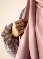 شرشف صلاة باتيك لف مفتوح موف و دستي بنك وردي