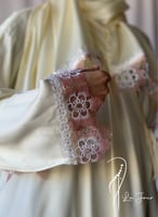 شرشف صلاة لف سكري وكروشيه ابيض وبنك.