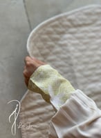 221502 شرشف صلاة باتيك بيج و اصفر سستة.