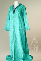 قفطان من الحرير بطبعات زهور