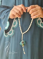 شرشف صلاة لف ازرق غامق مزين بالاويا من لاجور