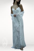 قميص نوم وروب ابيض حرير و دانتيل