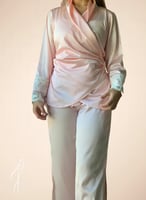 بيجامة حرير وردي درابيه