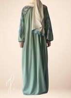 شرشف صلاة باتيك لف مفتوح تفني و الطرحة نفس لون الش...