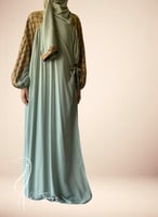 شرشف صلاة باتيك لف مفتوح اخضر منقوش و الطرحة مثبتة...