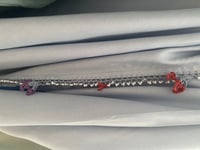 شرشف كروشيه وردي و الطرحة مثبتة .