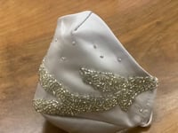 كمامة سهرة سوداء مع تطريز كريستال ميديم