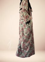 شرشف صلاة وردي سستة و الطرحة منفصلة .