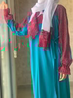 شرشف مرد لف ازرق مع دونتيل فوشي و الطرحة منفصلة.