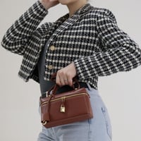 Elegant Box Bag - size 19