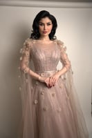 فستان سهرة وردي فاتح فخم مطرز بالكريستال والزهور 3...