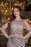 فستان سهرة فيروزي مطرز بأكمام تل واسعة