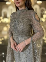 فستان سهرة تستحقّين فستانًا يلمع بقدرك هذا السيلفر...