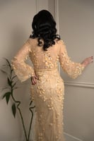 فستان سهرة ذهبي مطرز بالورود ثلاثية الأبعاد والترت...