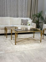 طقم طاولات ذهبي مع 4 طاولات خدمة – فخامة تليق بذوق...