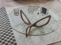 طاولة ضيافة خشب بني سطح زجاج شفاف - بتصميم أنيق وف...