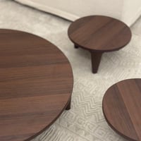 طقم طاولات ارضي خشب بني شكل دائري - بتصميم أنيق وع...