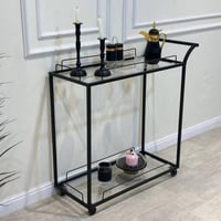 عربية تقديم دورين لون أسود