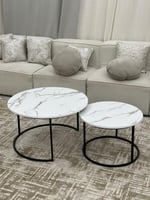 طقم طاولتين متداخلة حديد أسود سطح خشب أبيض شكل رخا...